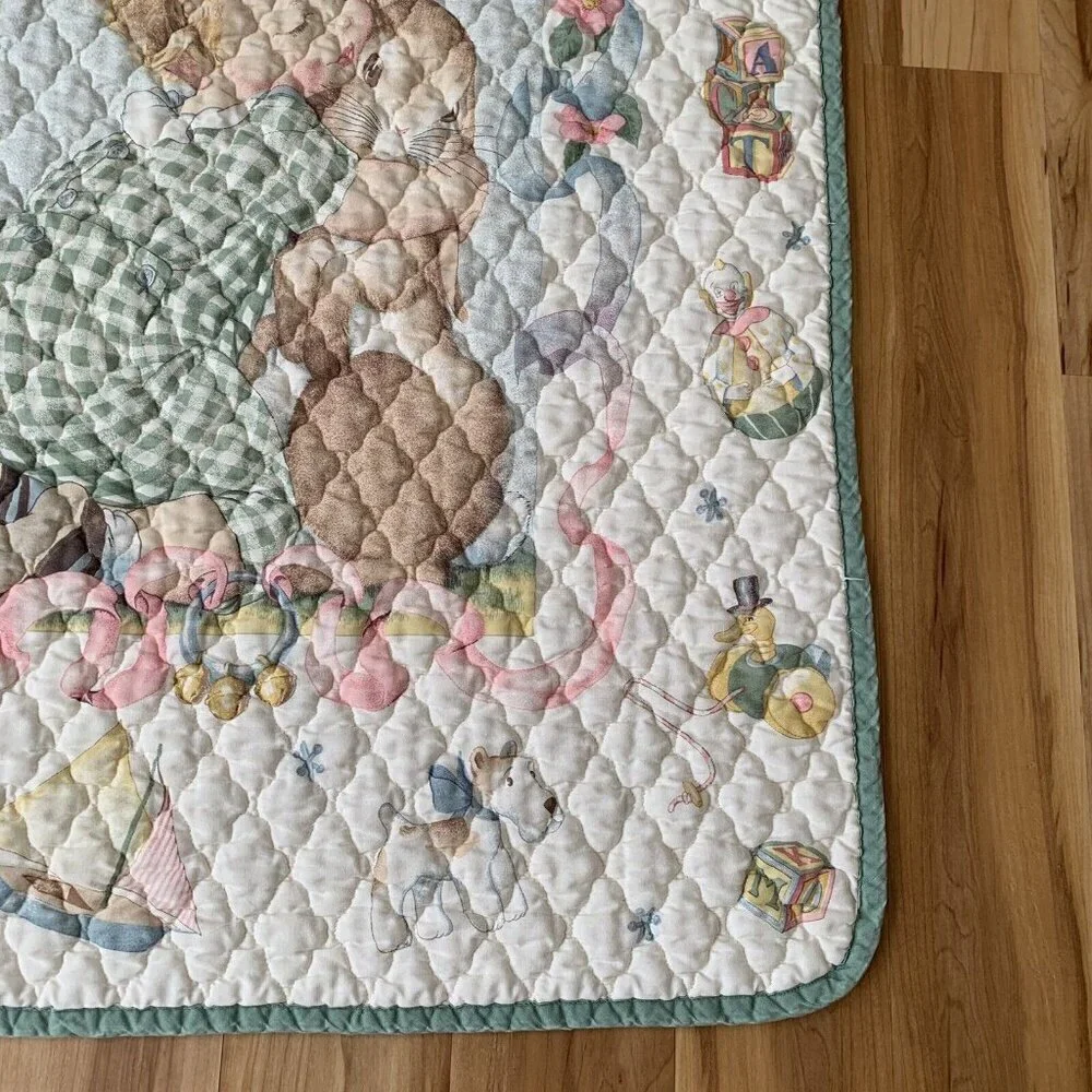 Vintage Finished Daisy Kingdom Toy Treasures 1997 Baby Nursery Quilt 31” x 39”
